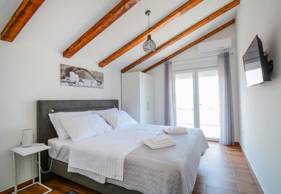 Villa With Amazing View And A Private Pool, Susnjar 1 Kruševo 外观 照片